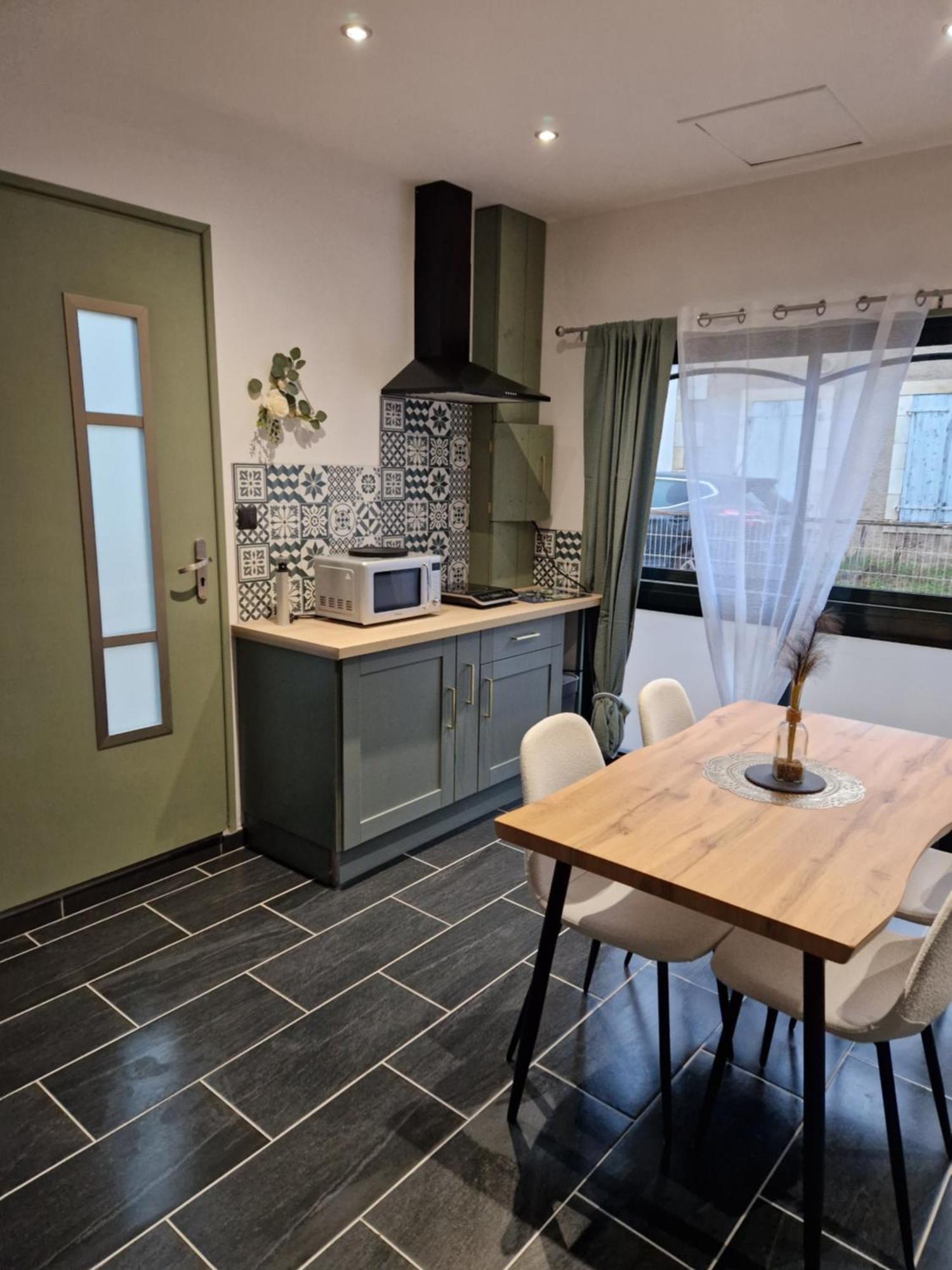 Grand Studio 2 Personnes Saint-Amand-Mont-Rond المظهر الخارجي الصورة